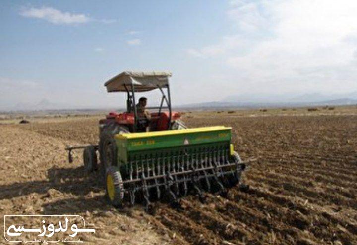 برای کشاورزی از شیوههای سنتی استفاده میکنم