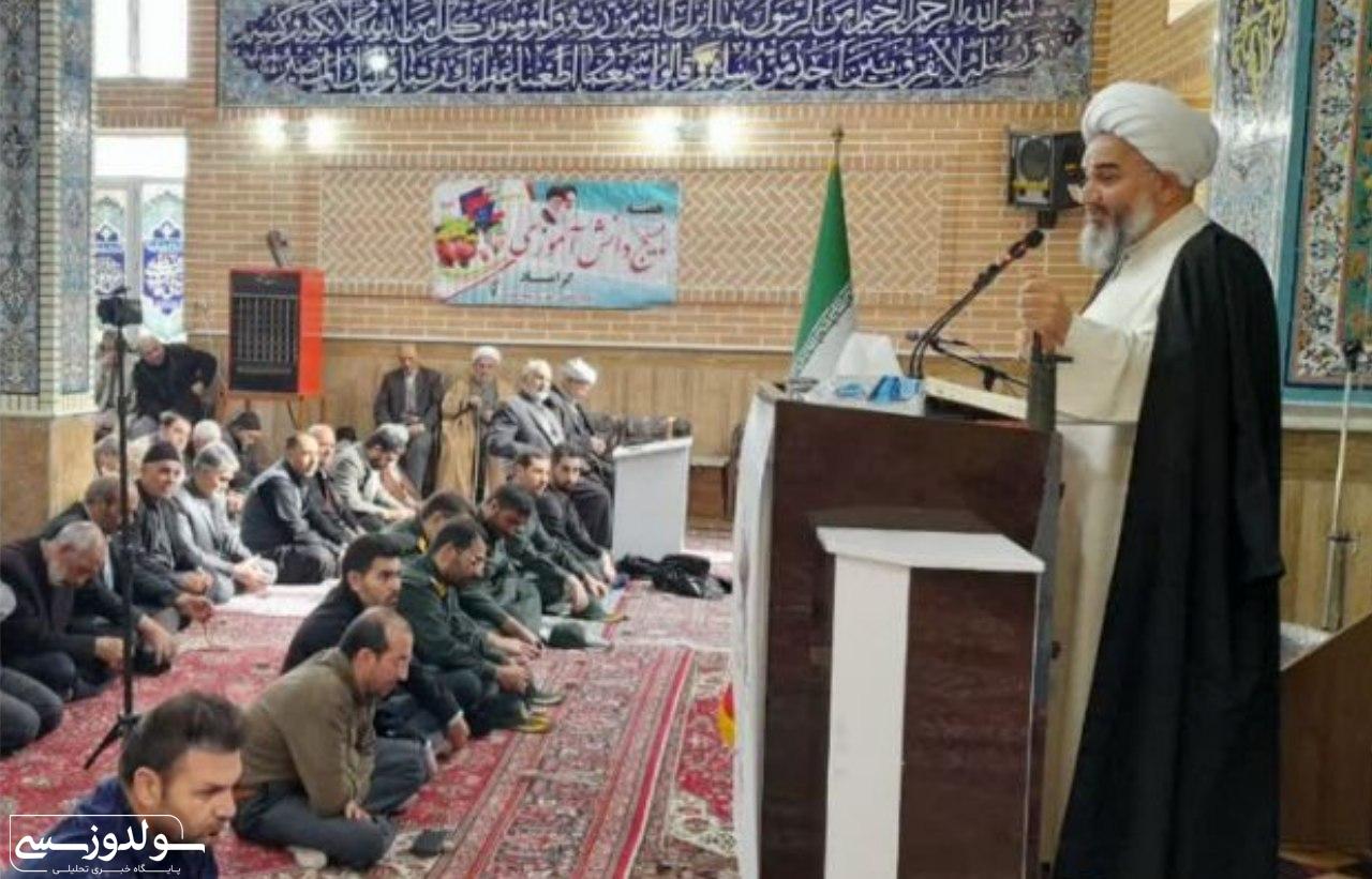 حفظ هویت اسلامی جوانان ضروری است