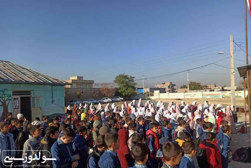 محبت پل ارتباطم با دانشآموزان است