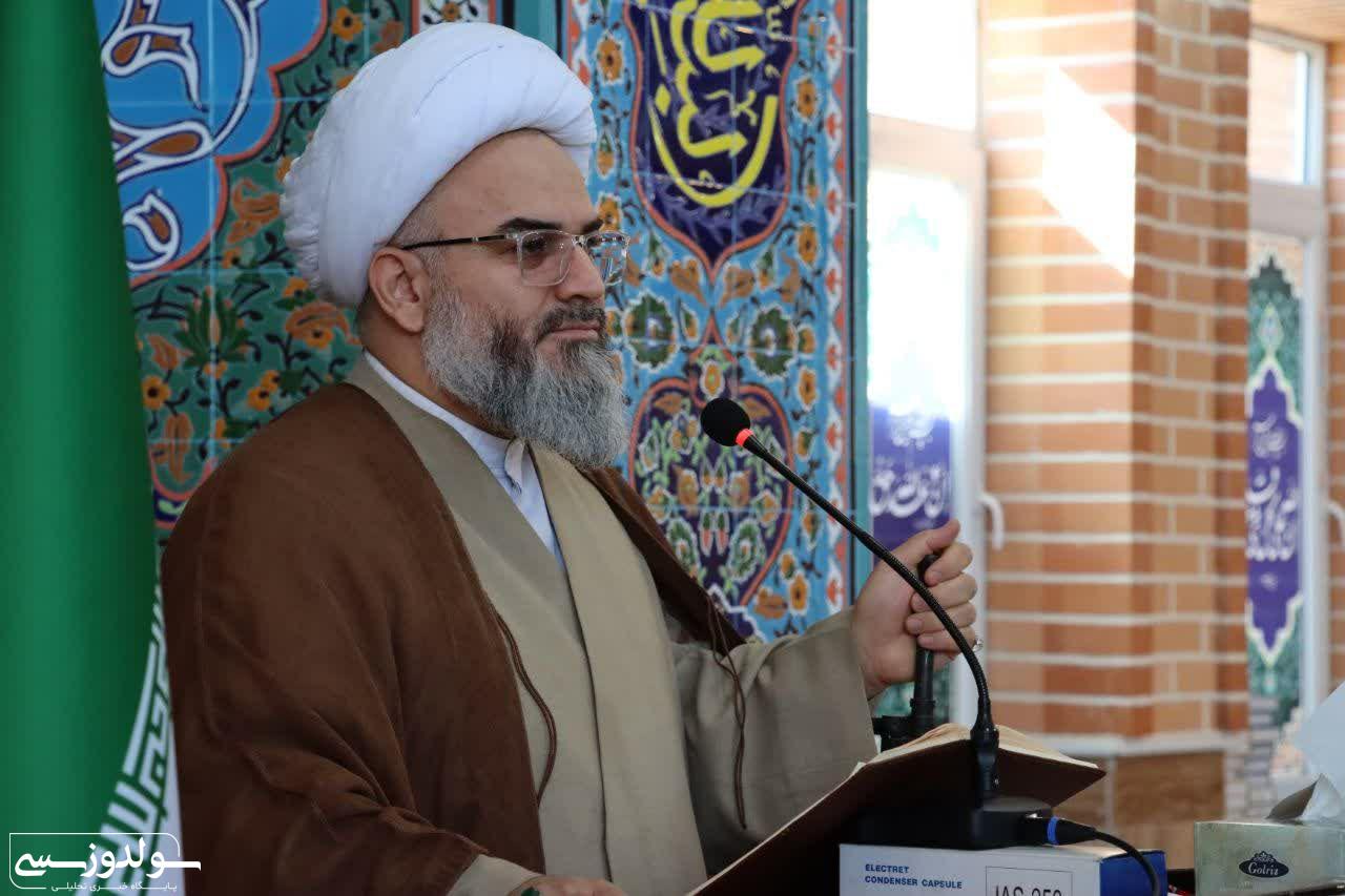 ایستادگی در برابر تهدیدات نرم ضروری است